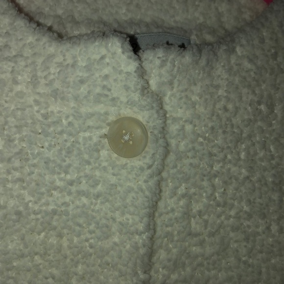 White sweater with button closure and matching hat - Picture 5 of 6